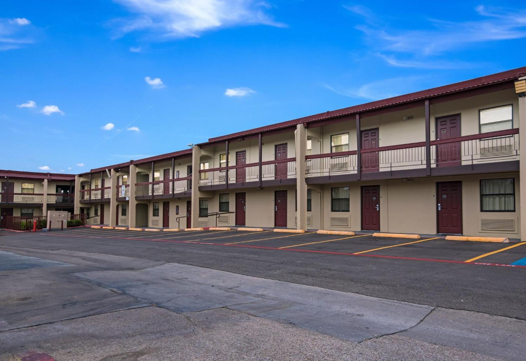 Red Roof Inn North Dallas - Park Central Eksteriør billede