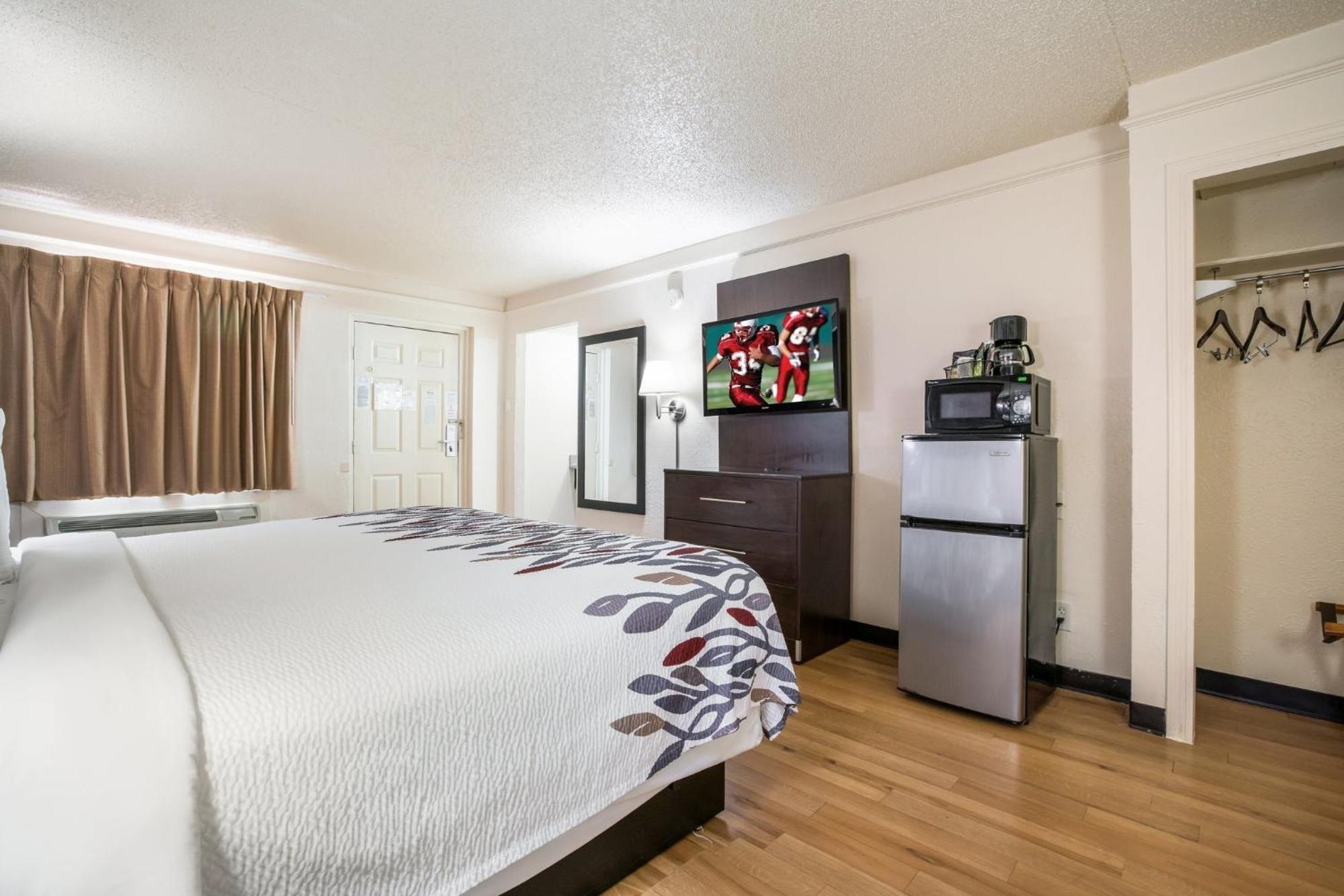 Red Roof Inn North Dallas - Park Central Eksteriør billede
