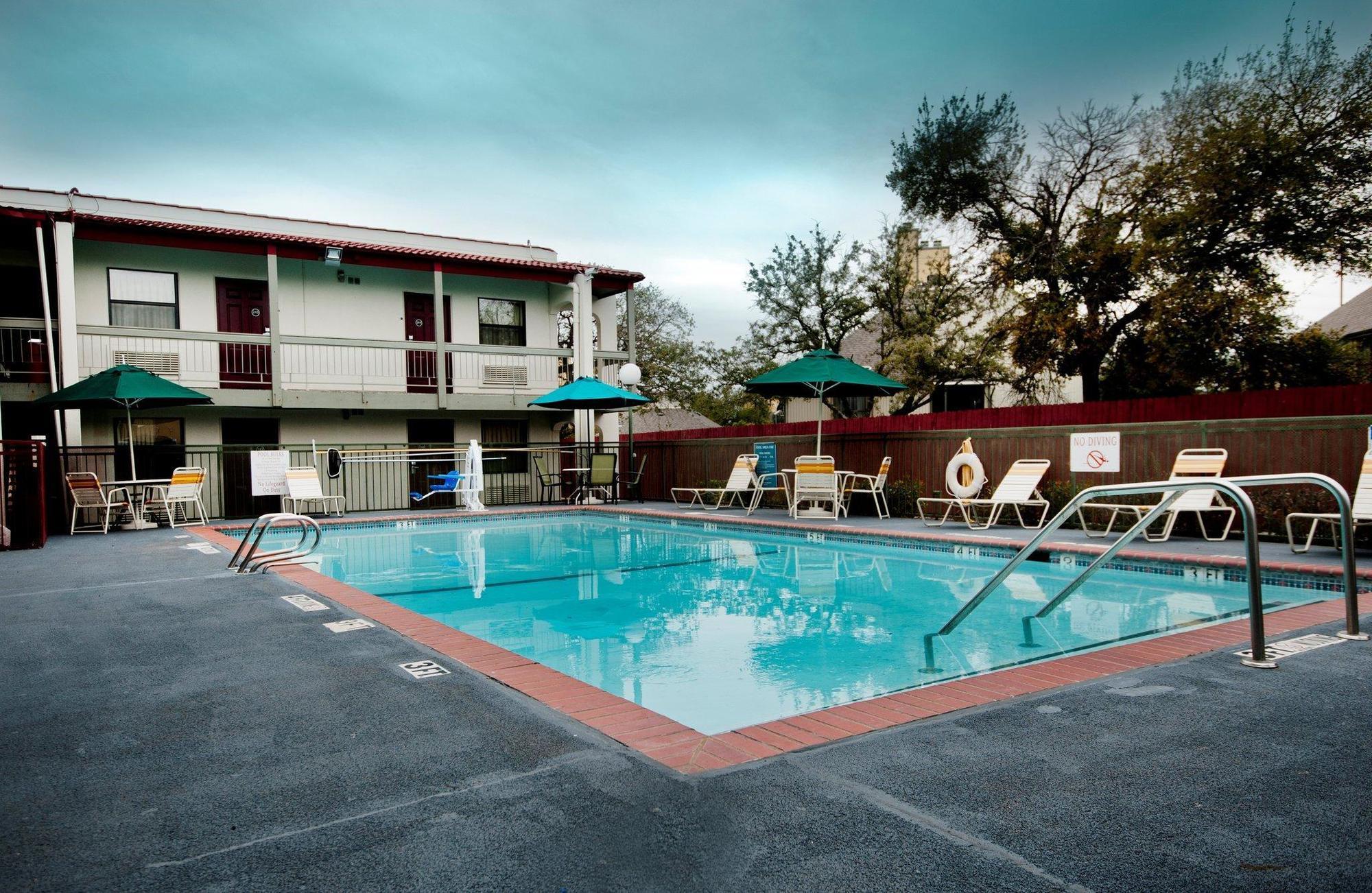 Red Roof Inn North Dallas - Park Central Eksteriør billede