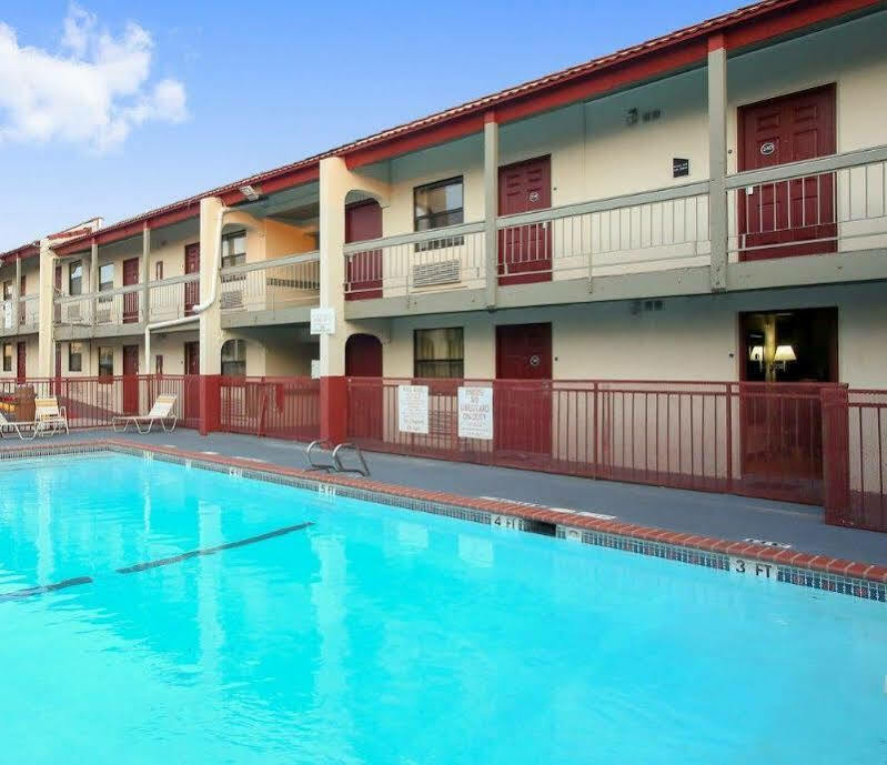 Red Roof Inn North Dallas - Park Central Eksteriør billede