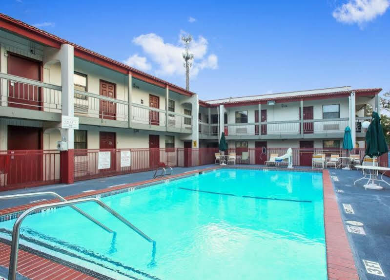 Red Roof Inn North Dallas - Park Central Eksteriør billede