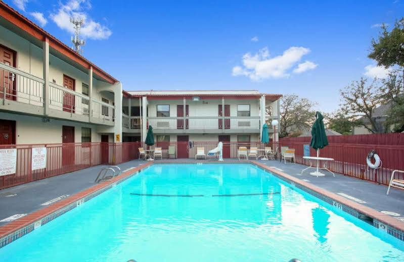 Red Roof Inn North Dallas - Park Central Eksteriør billede
